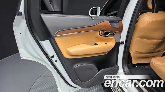 Volvo XC90 2018 — фото 15