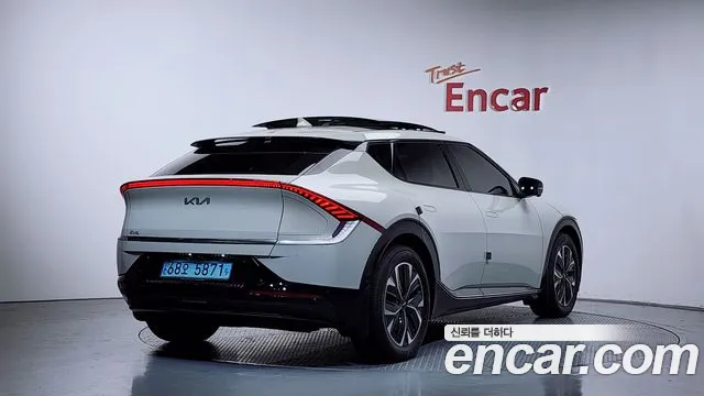 Kia EV6 2022 — фото 2