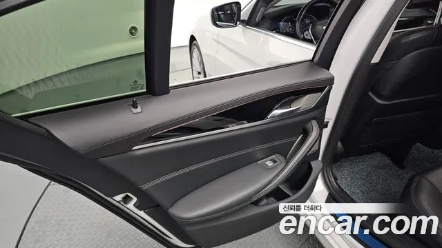 BMW 5-Series 2020 — фото 14