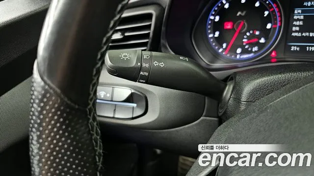 Hyundai Veloster 2019 — фото 20