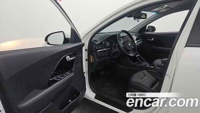 Kia Niro 2021 — фото 13