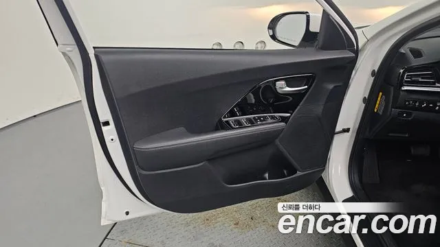 Kia Niro 2021 — фото 14