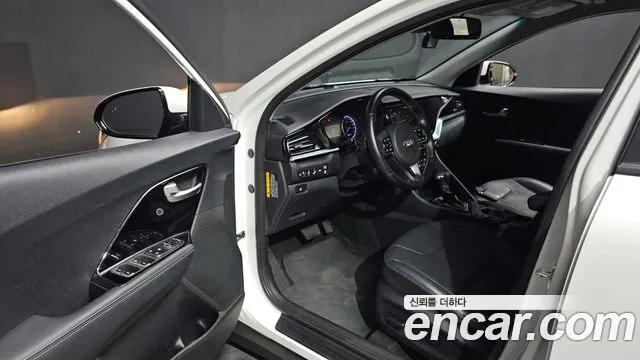 Kia Niro 2021 — фото 13