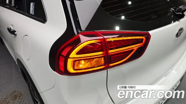 Kia Niro 2021 — фото 9