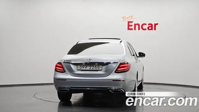 Mercedes-Benz E-Class 2017 — фото 4