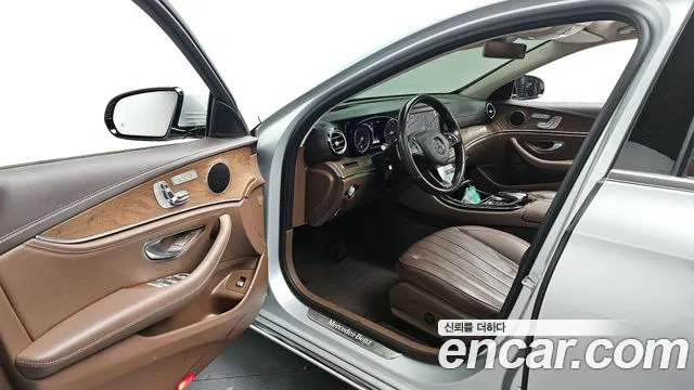 Mercedes-Benz E-Class 2017 — фото 10