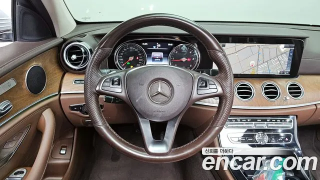 Mercedes-Benz E-Class 2017 — фото 12