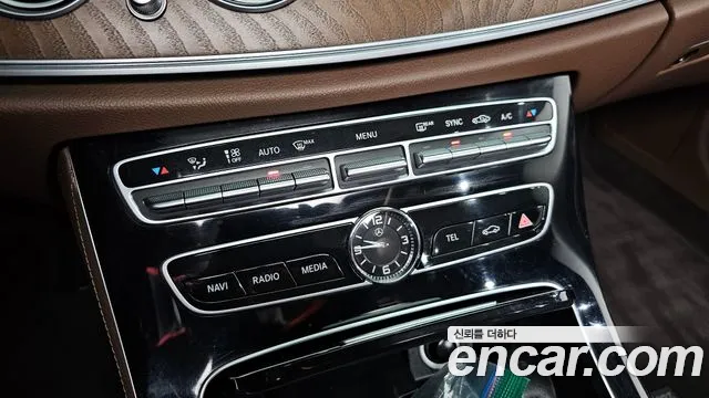 Mercedes-Benz E-Class 2017 — фото 18