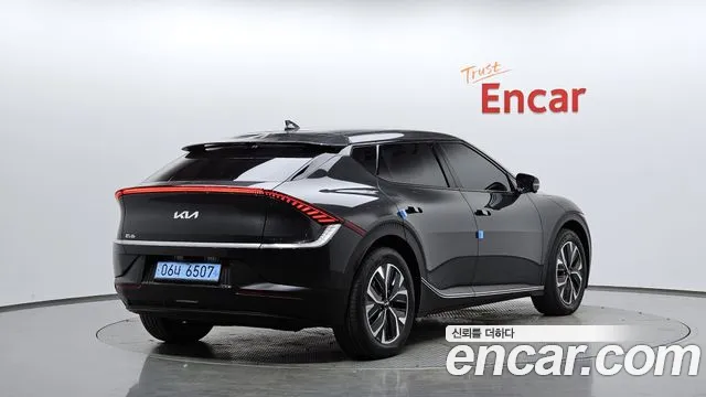 Kia EV6 2023 — фото 1