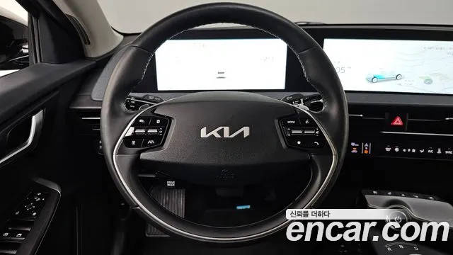 Kia EV6 2023 — фото 17