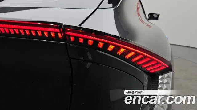 Kia EV6 2023 — фото 8
