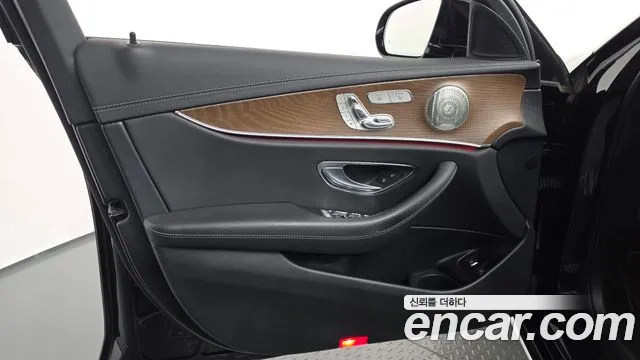 Mercedes-Benz E-Class 2021 — фото 14