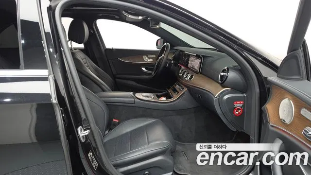 Mercedes-Benz E-Class 2021 — фото 16