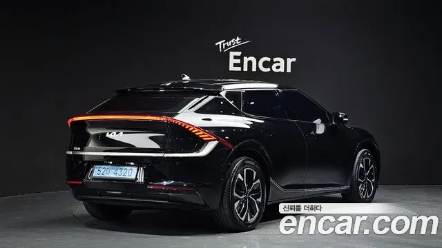 Kia EV6 2023 — фото 1