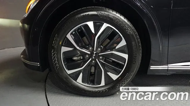 Kia EV6 2023 — фото 4