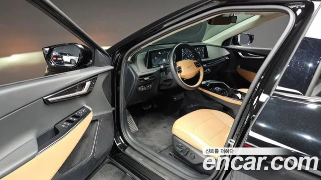 Kia EV6 2023 — фото 12