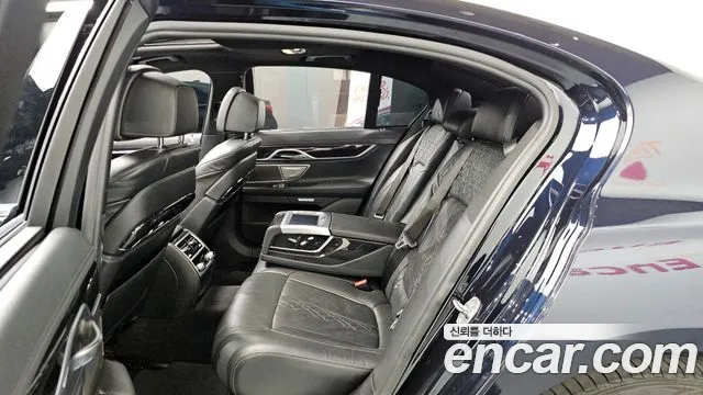 BMW 7-Series 2018 — фото 16