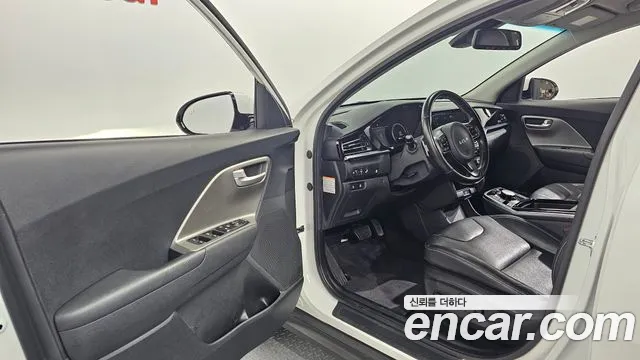 Kia Niro 2023 — фото 13