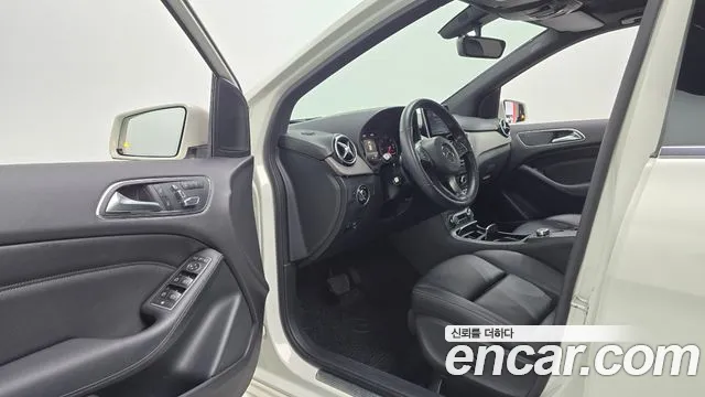 Mercedes-Benz B-Class 2018 — фото 13