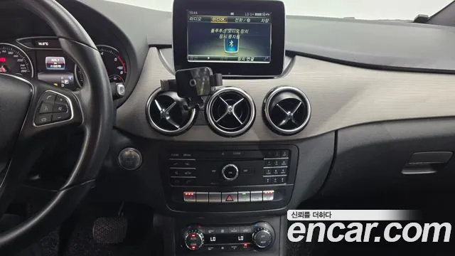 Mercedes-Benz B-Class 2018 — фото 19
