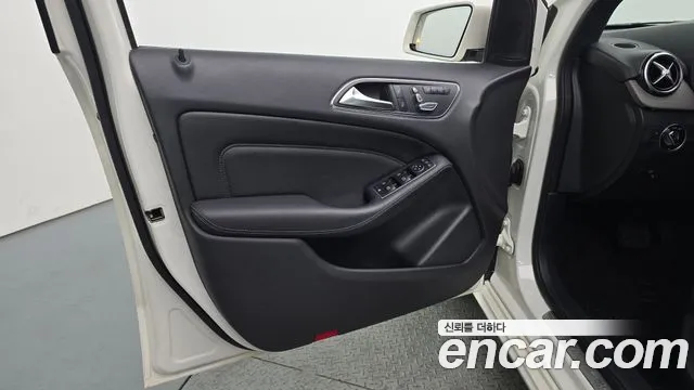 Mercedes-Benz B-Class 2018 — фото 14