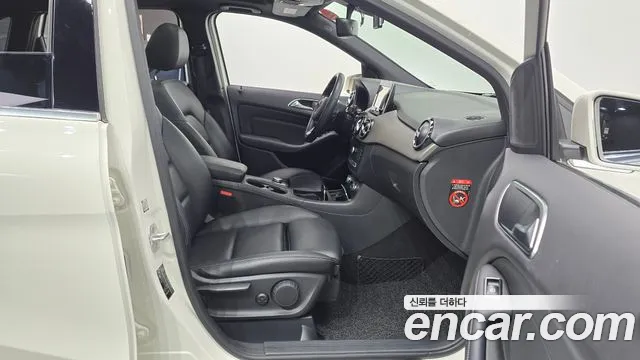 Mercedes-Benz B-Class 2018 — фото 16