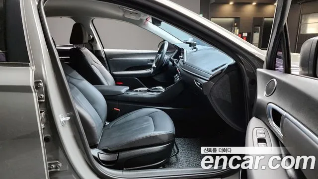Hyundai Sonata 2020 — фото 16