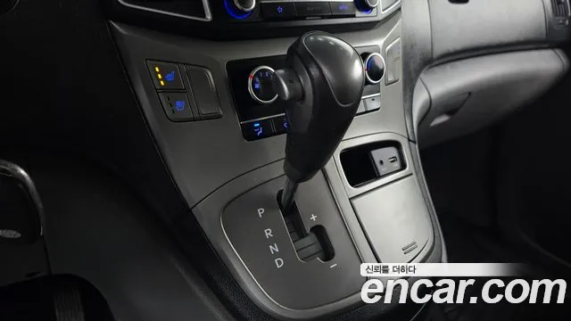 Hyundai Starex 2019 — фото 9