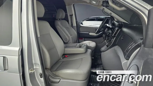Hyundai Starex 2019 — фото 10