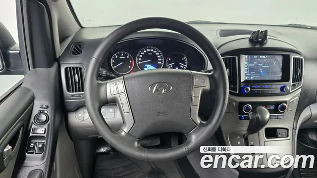 Hyundai Starex 2019 — фото 12