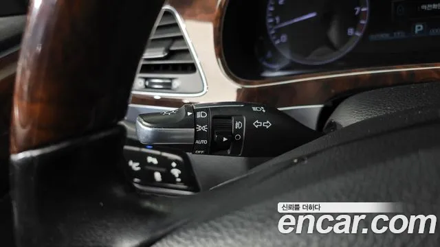 Hyundai Equus 2015 — фото 16