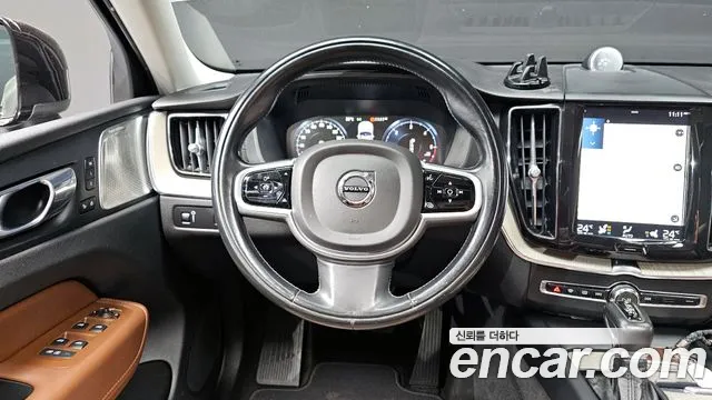 Volvo XC60 2020 — фото 12