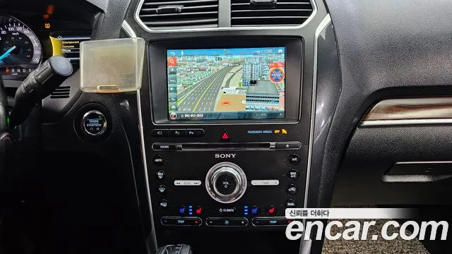 Ford Explorer 2017 — фото 14