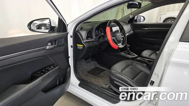 Hyundai AVANTE 2018 — фото 13