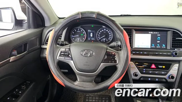 Hyundai AVANTE 2018 — фото 19