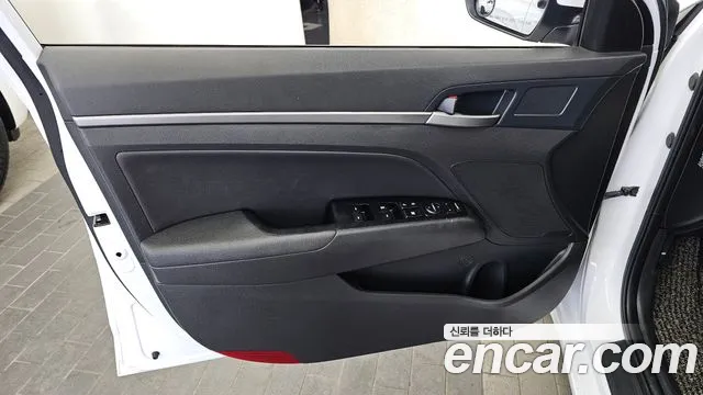 Hyundai AVANTE 2018 — фото 14
