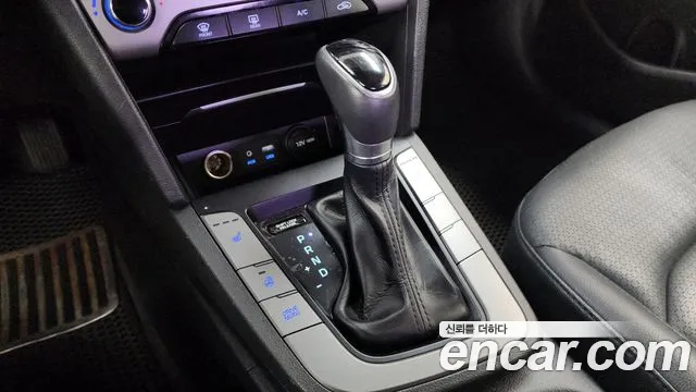 Hyundai AVANTE 2016 — фото 9