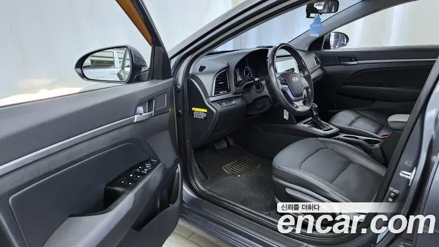 Hyundai AVANTE 2016 — фото 10