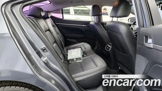 Hyundai AVANTE 2016 — фото 12