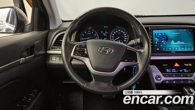Hyundai AVANTE 2016 — фото 13