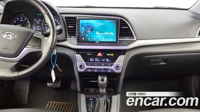 Hyundai AVANTE 2016 — фото 14
