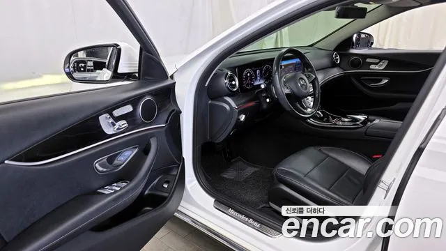 Mercedes-Benz E-Class 2017 — фото 10