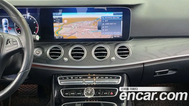 Mercedes-Benz E-Class 2017 — фото 14