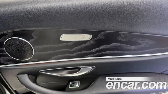 Mercedes-Benz E-Class 2017 — фото 18