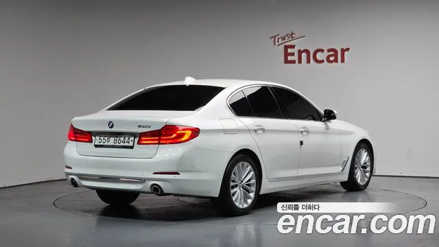 BMW 5-Series 2018 — фото 1