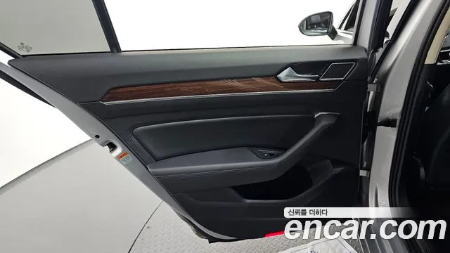 Volkswagen Passat 2018 — фото 15