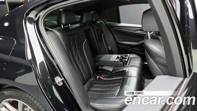 BMW 5-Series 2017 — фото 17