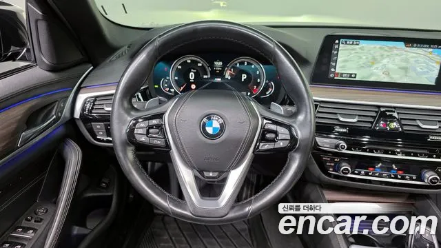 BMW 5-Series 2017 — фото 19