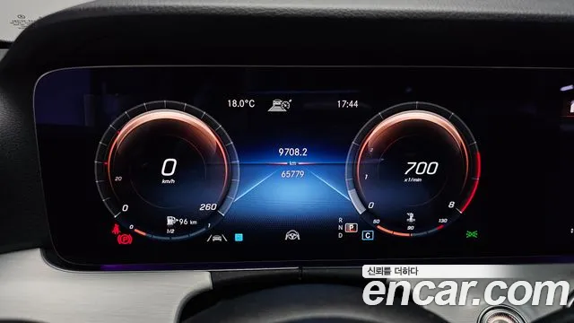 Mercedes-Benz E-Class 2021 — фото 11