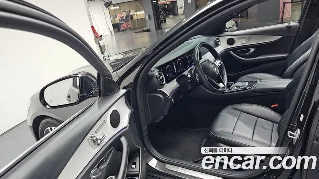 Mercedes-Benz E-Class 2021 — фото 13